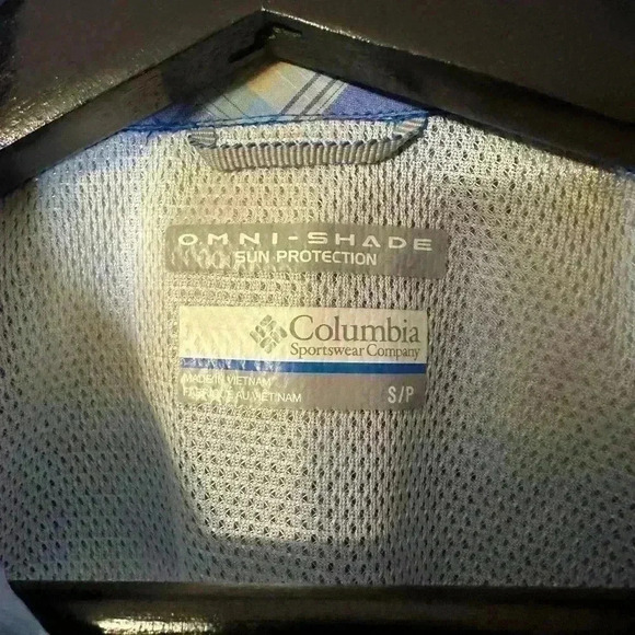 Columbia Short Sleeve Outdoors Button Down - Small - Picture 4 of 4